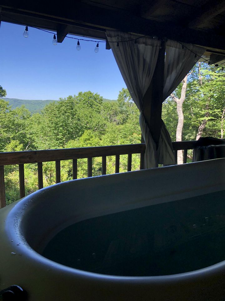 Charming Cabin Rental with Hot Tub and Breakfast Included, Perfect for Intimate Getaways in Virginia