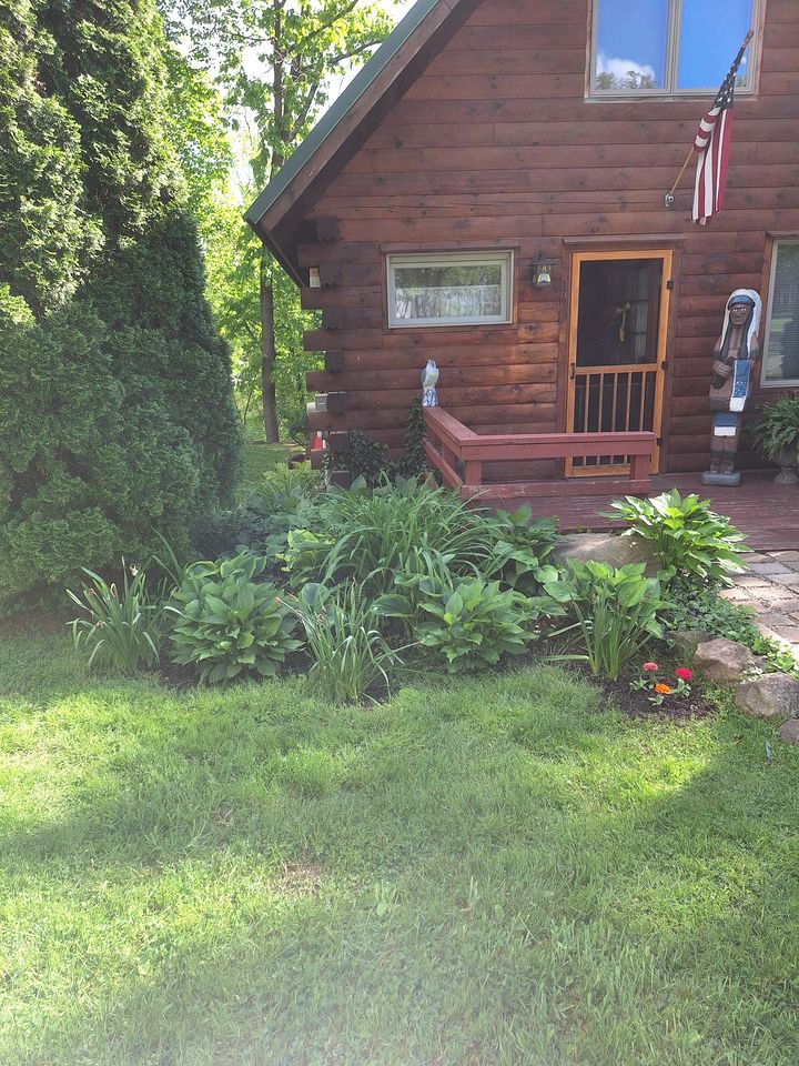 Charming Creekside Log Cabin with Wood Burning Stove Overlooking the Neshannock Creek, Western PA