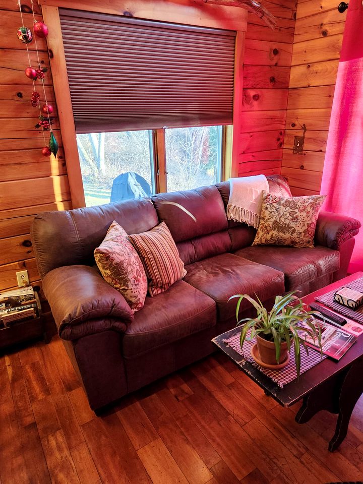 Charming Creekside Log Cabin with Wood Burning Stove Overlooking the Neshannock Creek, Western PA