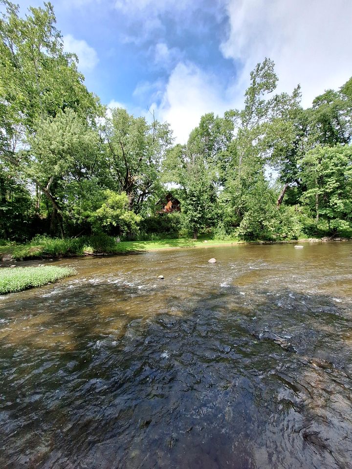 Charming Creekside Log Cabin with Wood Burning Stove Overlooking the Neshannock Creek, Western PA