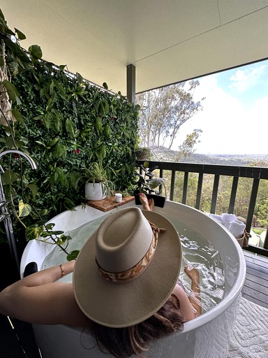 Cabins (Australia, Mudgeeraba, Queensland)