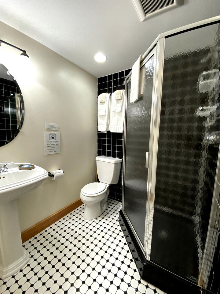 Cozy Cottage with Private Patio & Modern Amenities near Camden, Maine