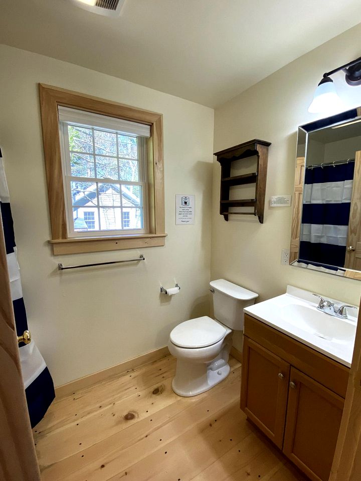 Charming Cottage Retreat with Private Deck and BBQ near Camden, Maine