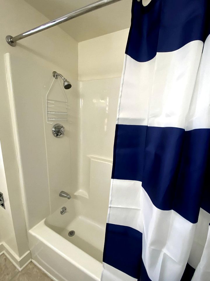 Charming Coastal Cottage with Private Deck near Camden, Maine