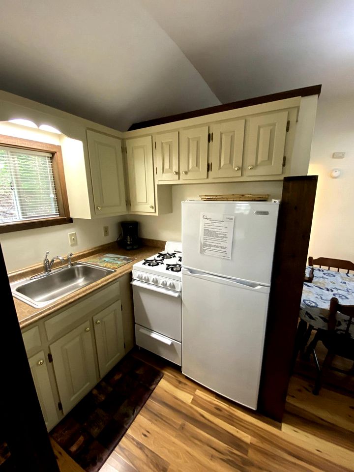 Charming Cottage with Private Deck and Modern Amenities near Camden, Maine