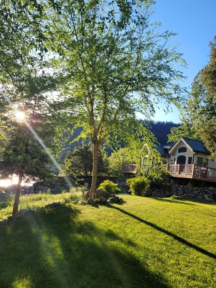 Elegant Cottage Rental on Banks of Trinity River, California