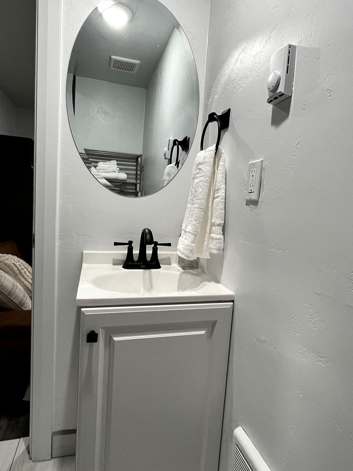 Cute and Cozy Cabin Perfect for Couples in Fredonia, Arizona