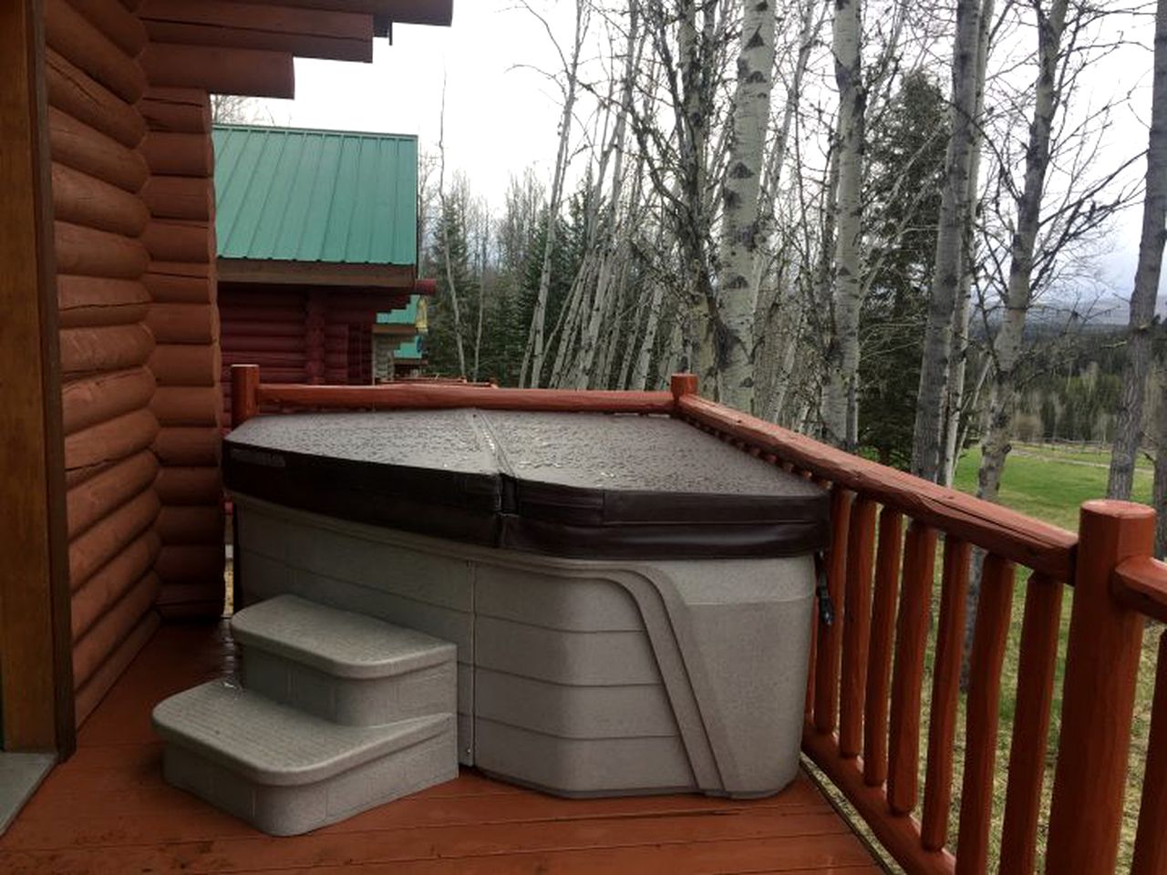 Countryside Glamping in a Log Cabin near Clearwater, British Columbia