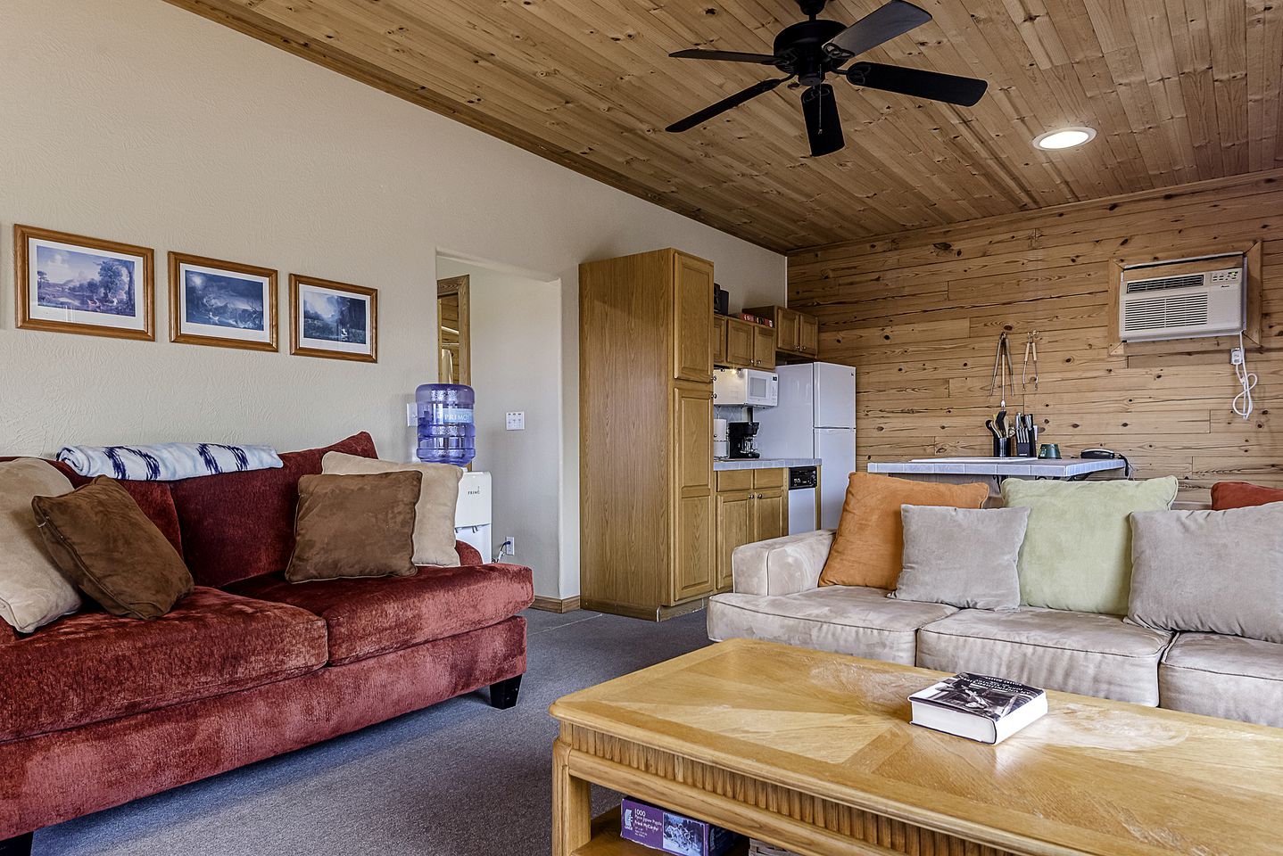 Cozy Cabin with Hot Tub and Incredible Views in Compton, AR