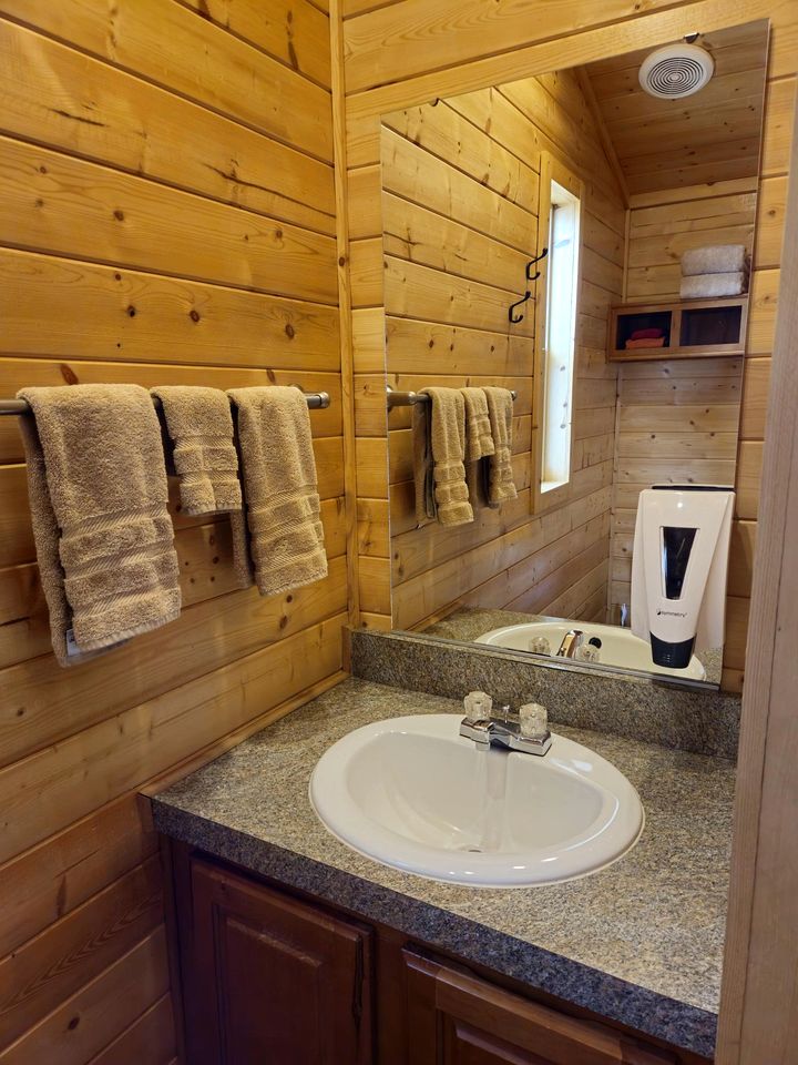 Cozy Cabin for Two in Escalante, Utah - Perfect for a Romantic Mountain Getaway