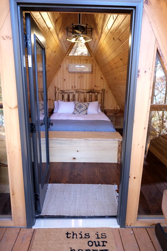 Cozy Tree Cabin with Wonderful Views from the Deck by Tappan Lake in Ohio