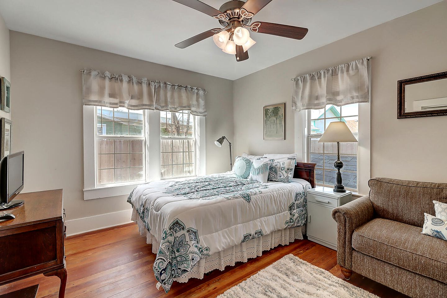 Fantastic Spacious Cottage with Private Garden Perfect for Families in Rockport, Texas