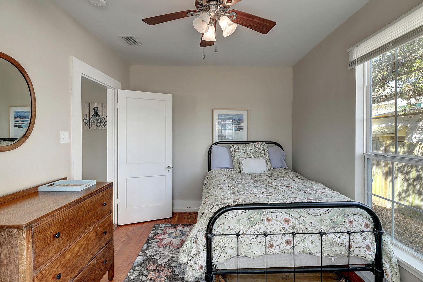 Fantastic Spacious Cottage with Private Garden Perfect for Families in Rockport, Texas