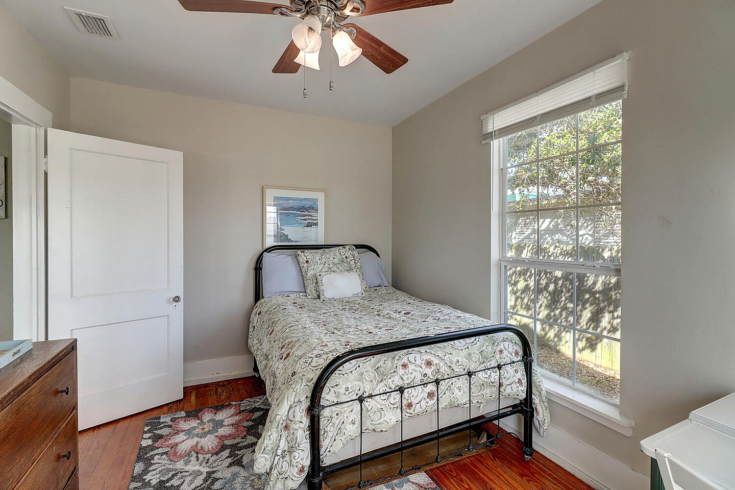 Fantastic Spacious Cottage with Private Garden Perfect for Families in Rockport, Texas