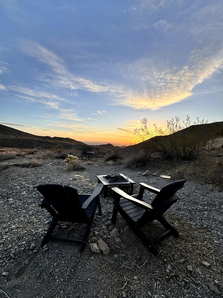 Serene Cozy Tent with Spectacular Desert and Sunset Views in Nevada
