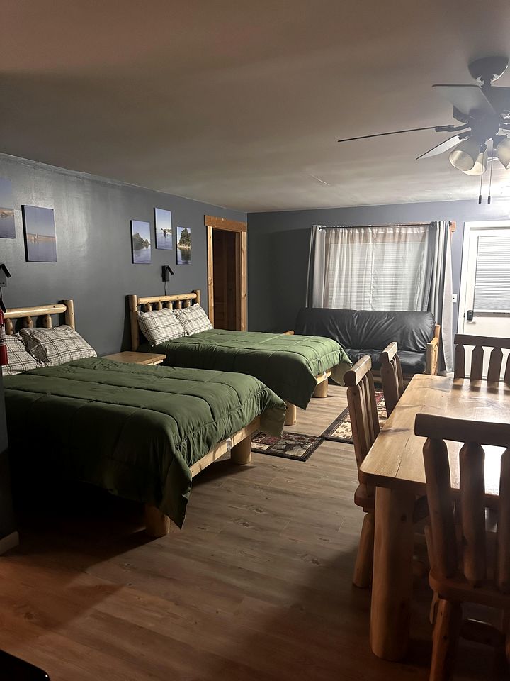 Cabins (United States of America, Ocqueoc, Michigan)