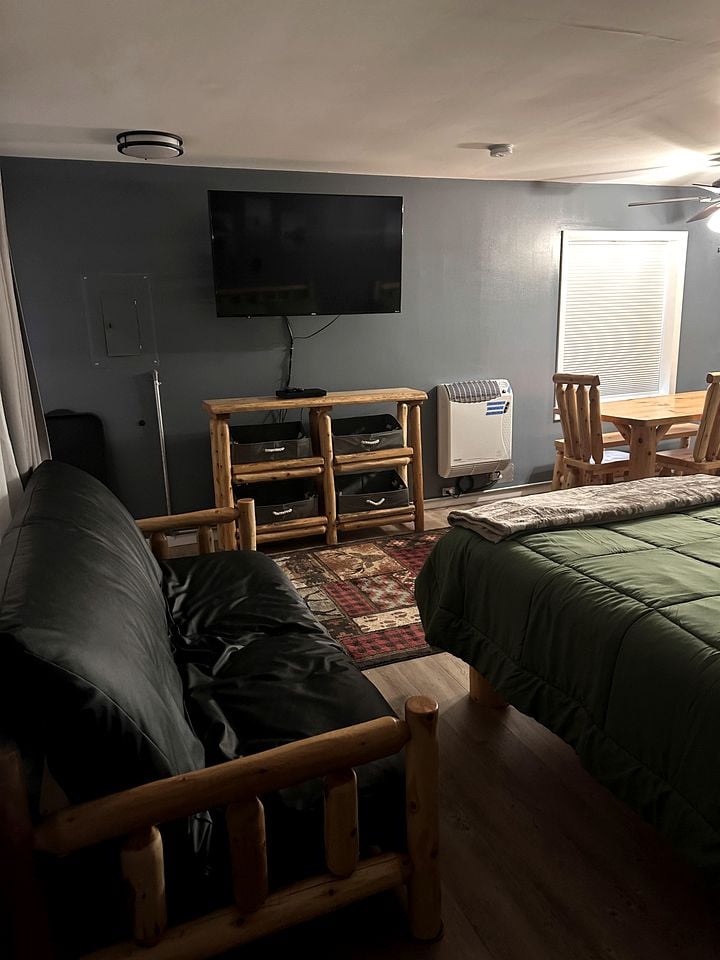 Ocqueoc Delux Double Cabin Pet-Friendly in Ocqueoc, MI