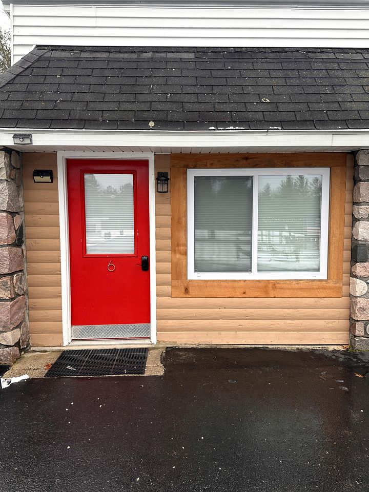 Ocqueoc Delux Double Cabin Pet-Friendly in Ocqueoc, MI