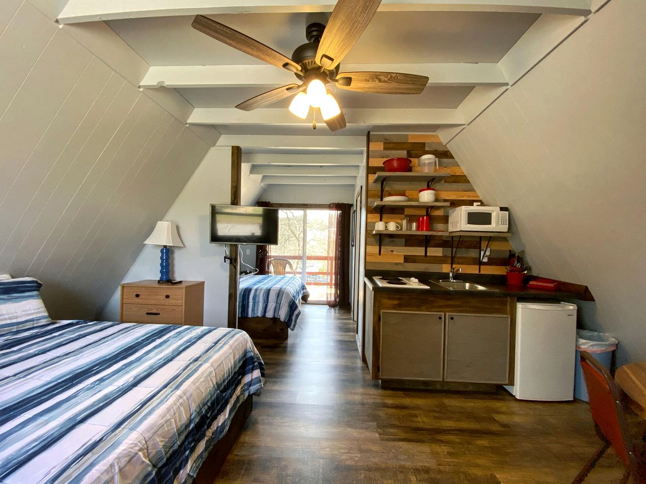 Family Glamping Getaway with Amazing Lake Views of Table Rock Lake