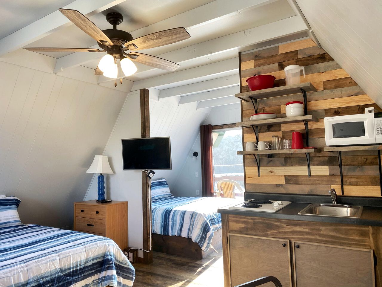 Family Glamping Getaway with Amazing Lake Views of Table Rock Lake