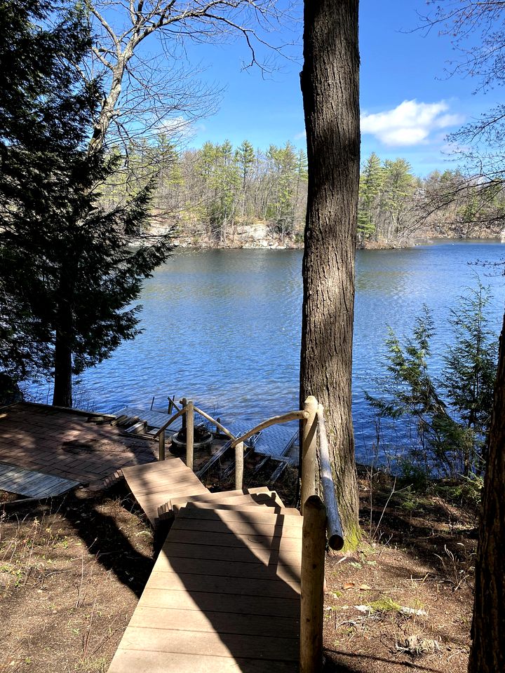Fantastic Cottage with Stunning Views and Lake Access in Holderness, New Hampshire