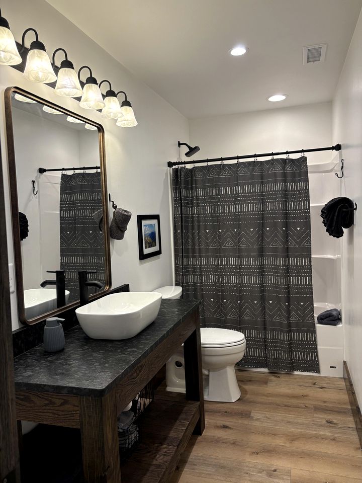 Spacious and Luxurious Farmhouse with Private Hot Tub and Game Room, Perfect for a Weekend Escape from Asheville