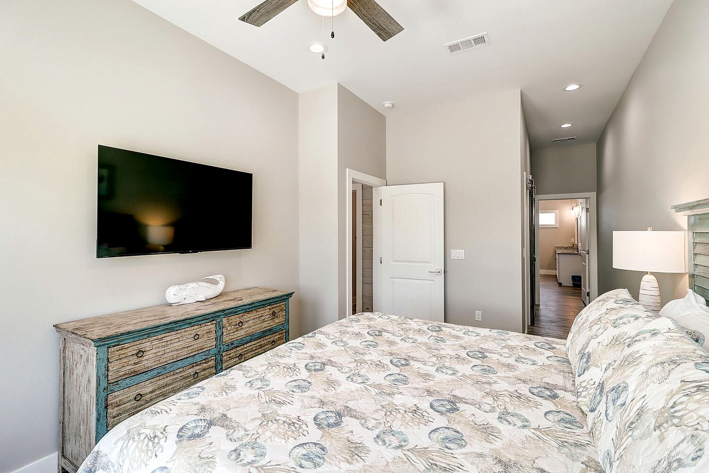 Beachfront House with Jacuzzi, Pool and Stunning Sunset Views in Fulton, Texas