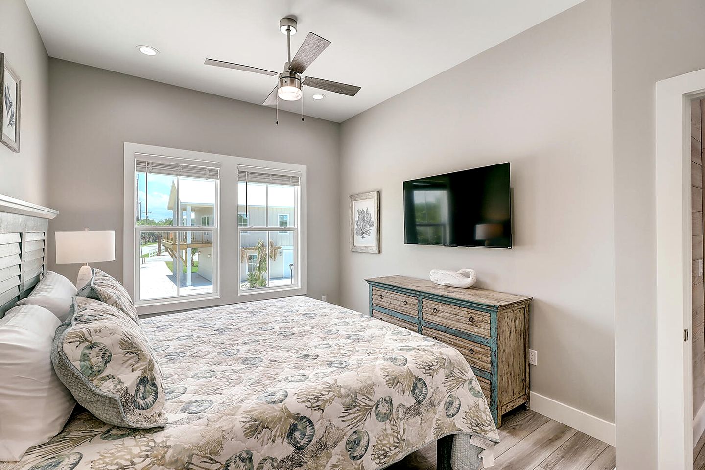 Beachfront House with Jacuzzi, Pool and Stunning Sunset Views in Fulton, Texas