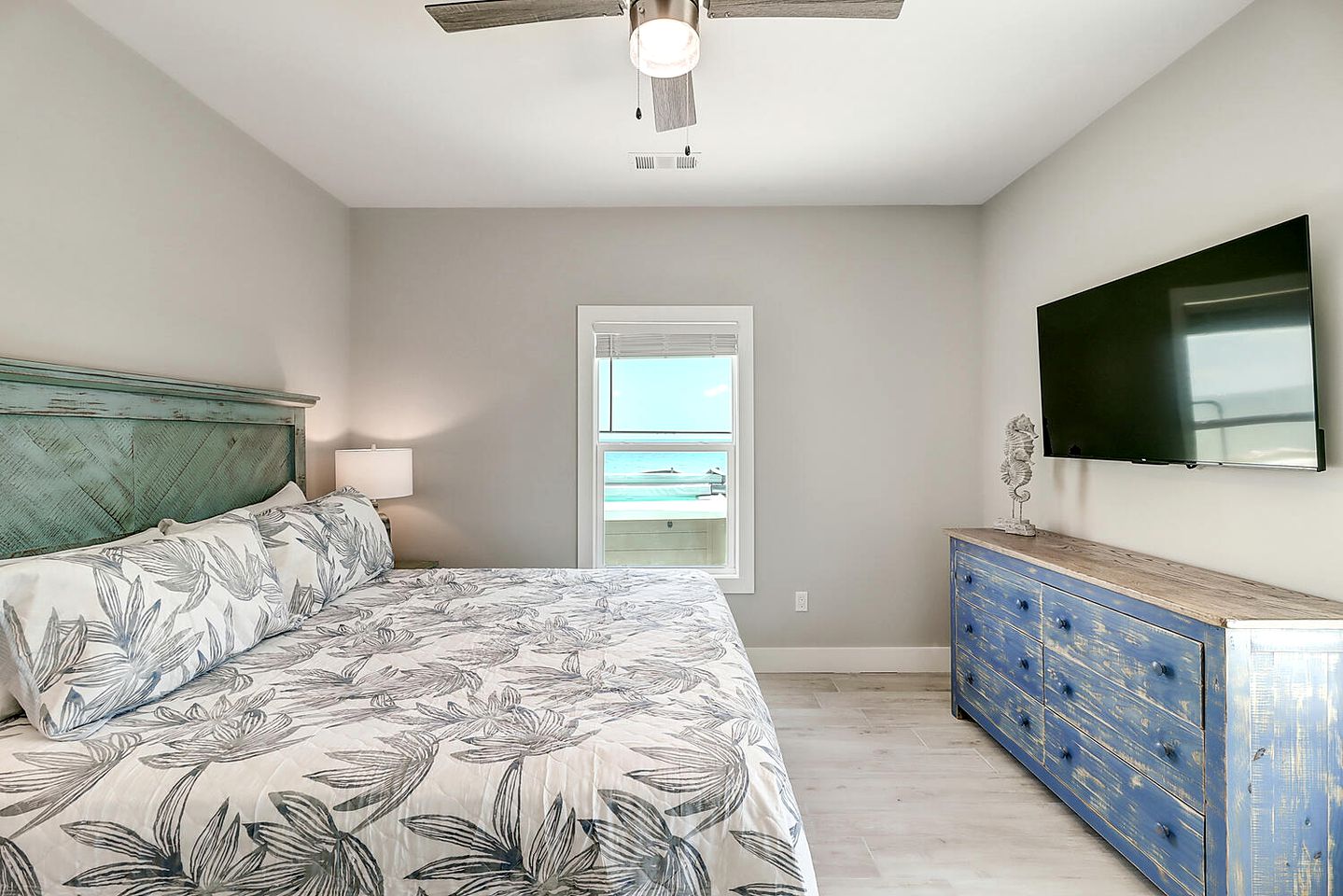 Beachfront House with Jacuzzi, Pool and Stunning Sunset Views in Fulton, Texas