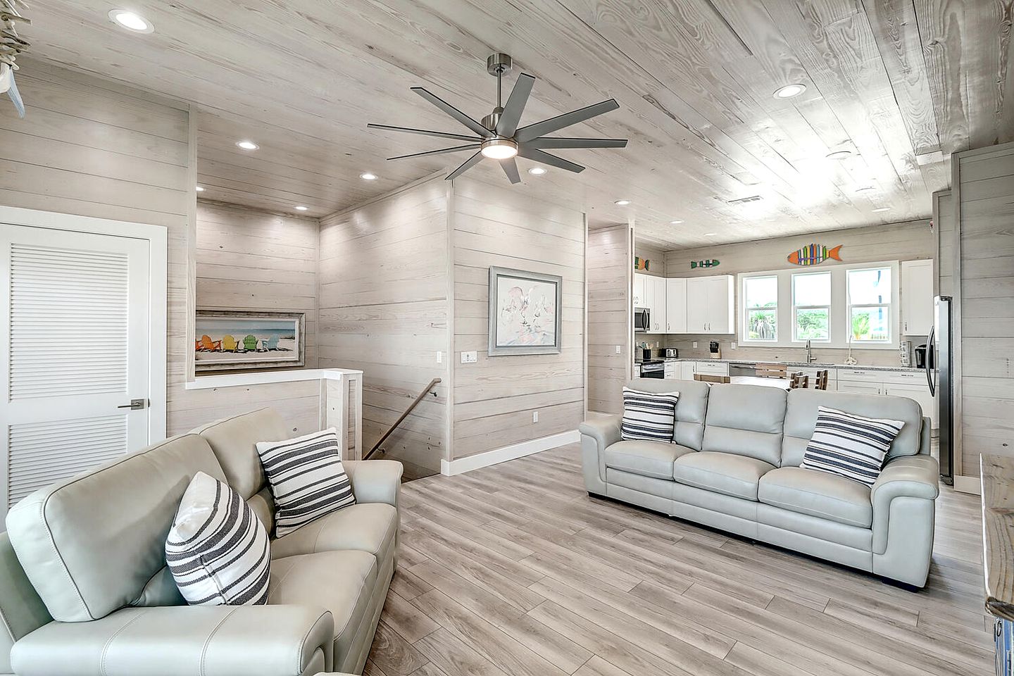 Beachfront House with Jacuzzi, Pool and Stunning Sunset Views in Fulton, Texas