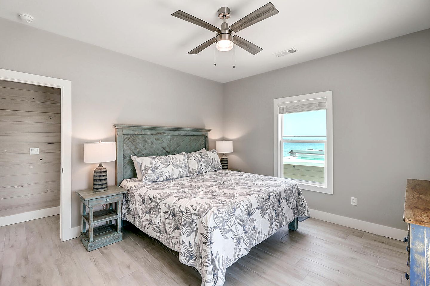 Beachfront House with Jacuzzi, Pool and Stunning Sunset Views in Fulton, Texas