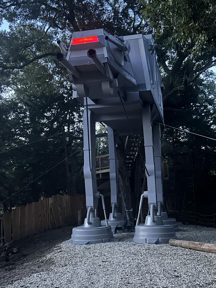 Spectacular Treehouse with Speeder Bike & Creek Views near Forestburg, Texas
