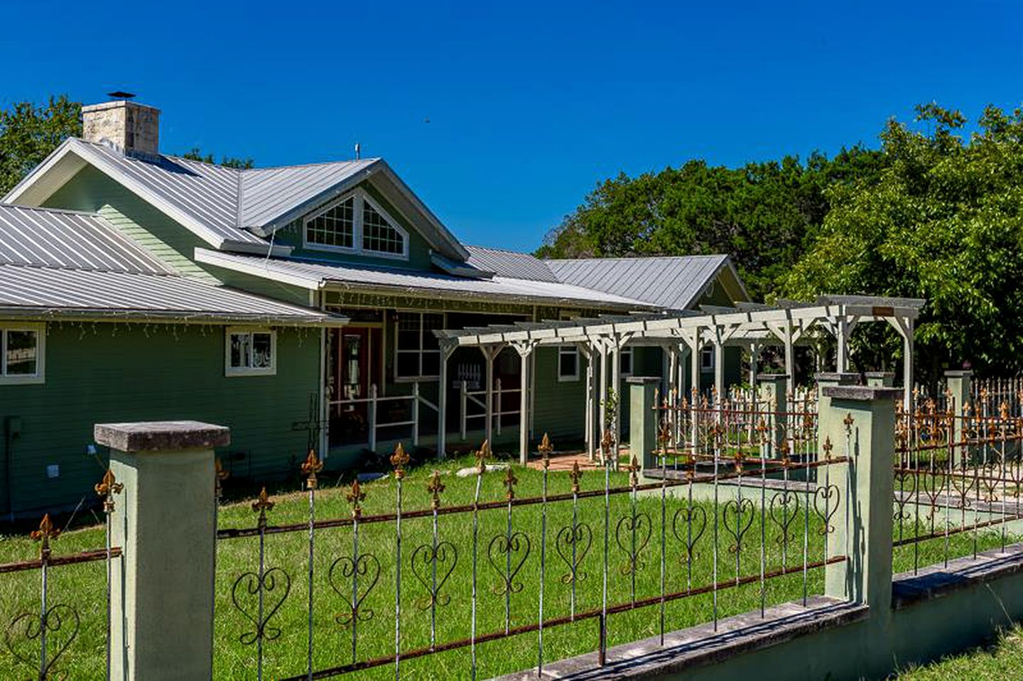 Spacious Cottage with Exquisite Pond and Hill Country Views near Fredericksburg and Kerrville, Texas