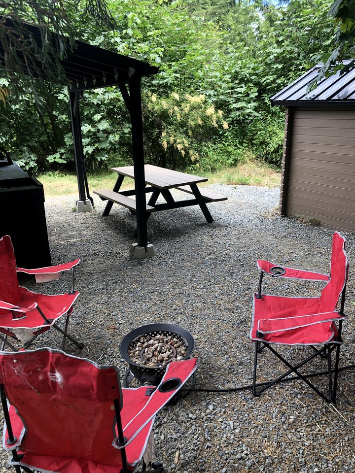 Charming Rustic Cabin Haven near Cowichan River in British Columbia’s Lush Valley