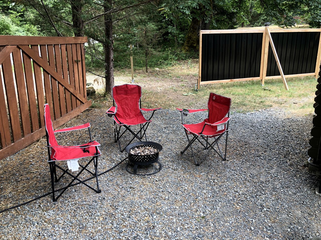 Charming Rustic Cabin Haven near Cowichan River in British Columbia’s Lush Valley