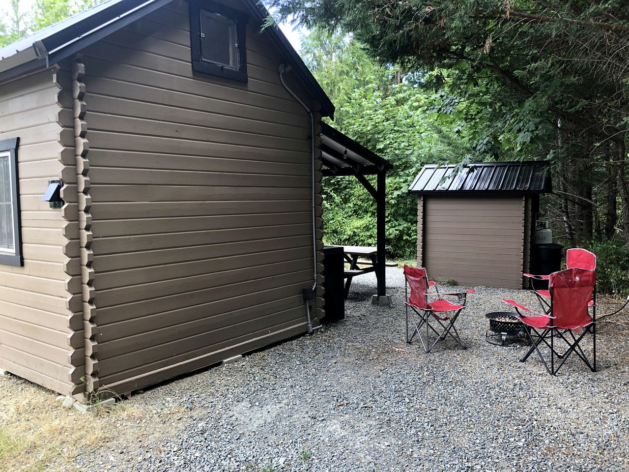 Charming Rustic Cabin Haven near Cowichan River in British Columbia’s Lush Valley