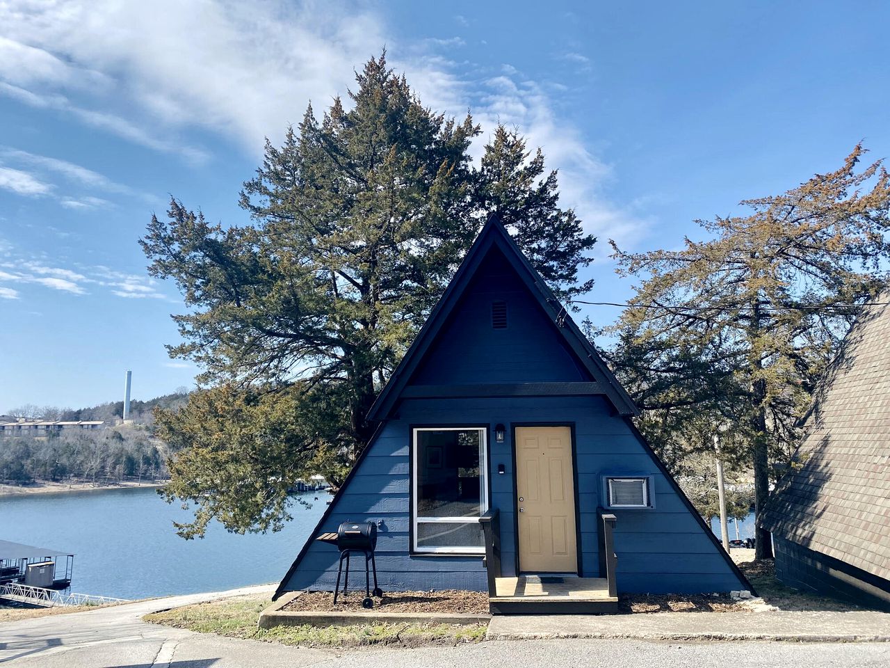 Glamping Getaway in an A-Frame, Ideal for a Nature Escape near Branson, Missouri