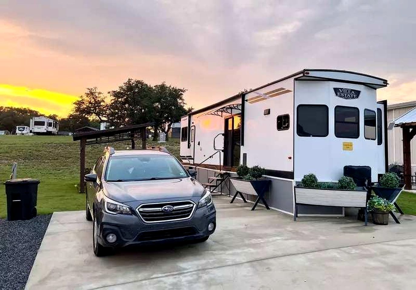 Stylish and Comfortable RV Getaway with Resort-Style Amenities and Pool Near Fredericksburg, TX