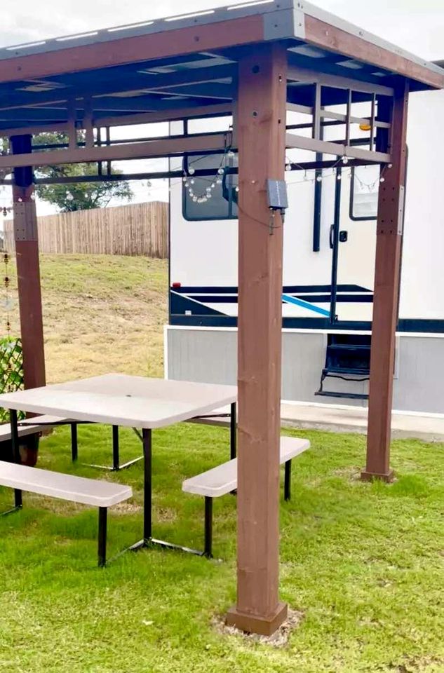 Stylish and Comfortable RV Getaway with Resort-Style Amenities and Pool Near Fredericksburg, TX