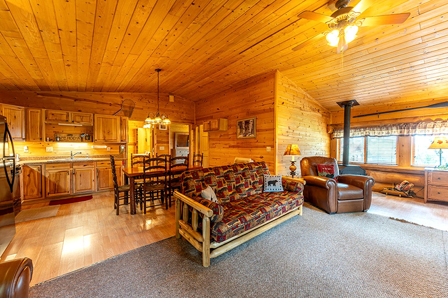 Gorgeous Log Cabin for Lakeside Glamping with Family or Friends in Ely, Minnesota