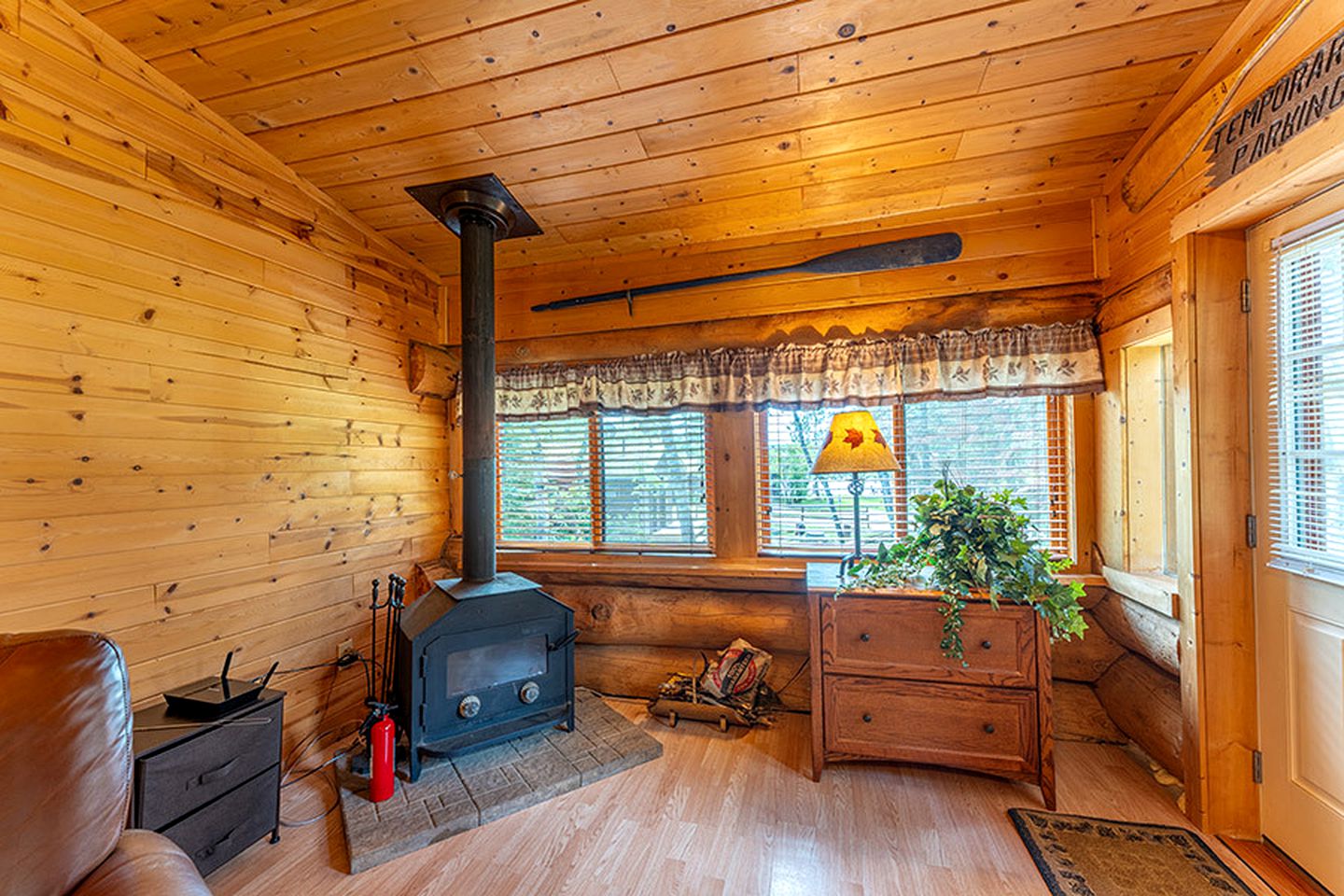Gorgeous Log Cabin for Lakeside Glamping with Family or Friends in Ely, Minnesota