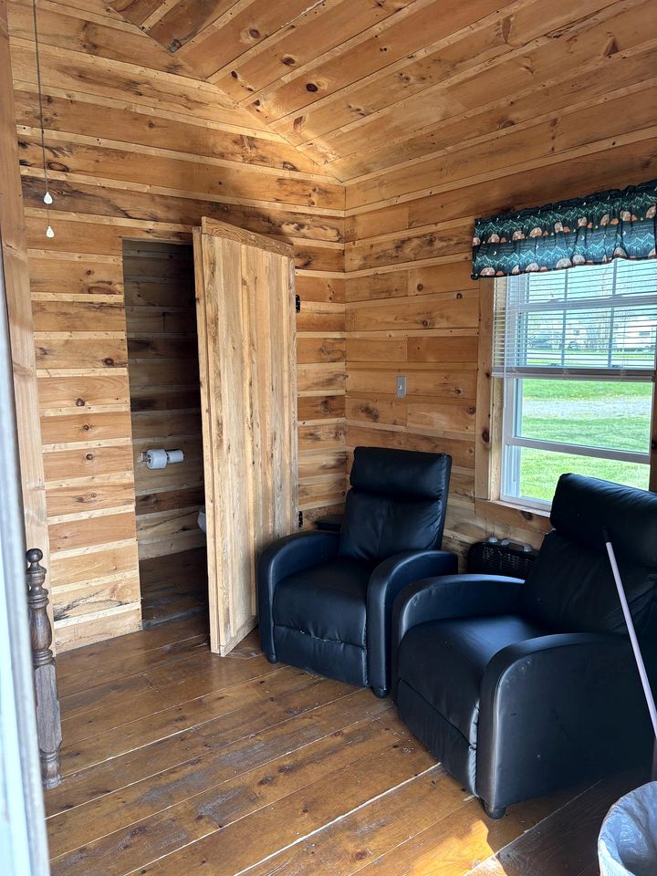 Peaceful Cabin Retreat with Picnic Table & Nature Views in Macedon, New York