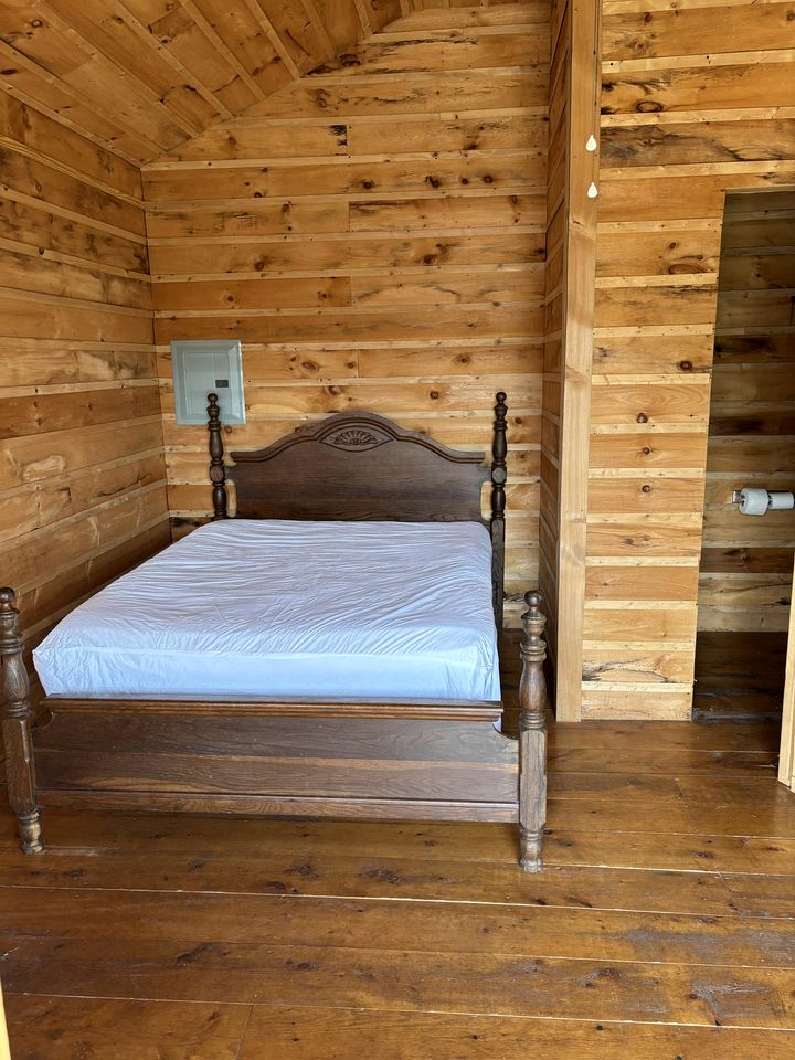 Peaceful Cabin Retreat with Picnic Table & Nature Views in Macedon, New York