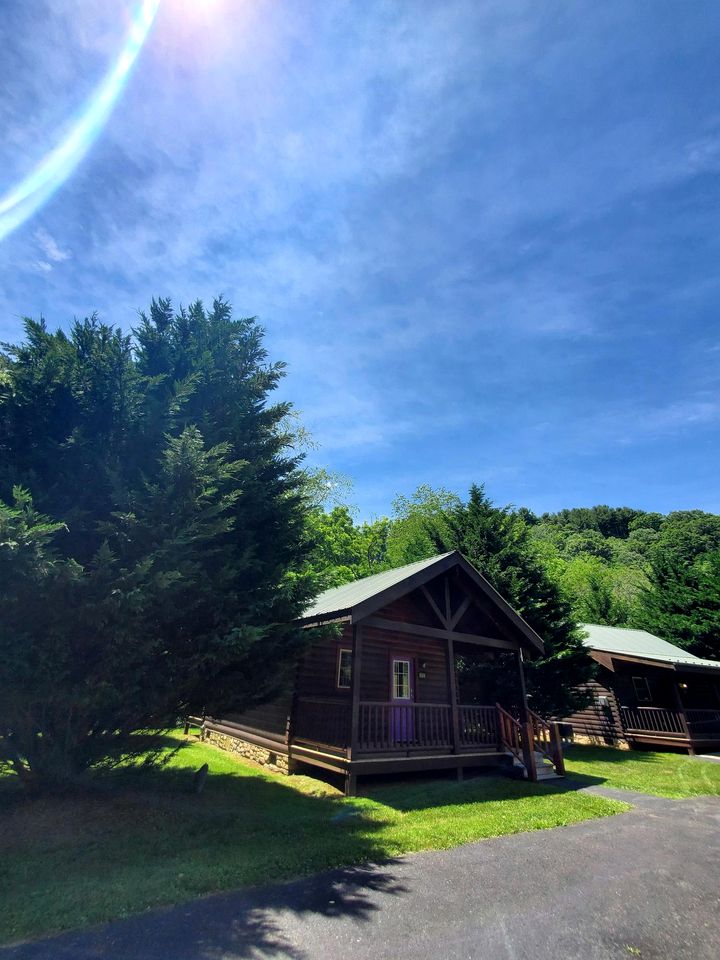Blissful Riverside Cabin Escape Near New River, Virginia