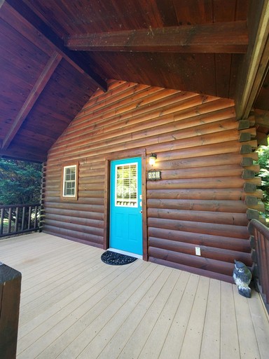 Cabins (United States of America, Galax, Virginia)