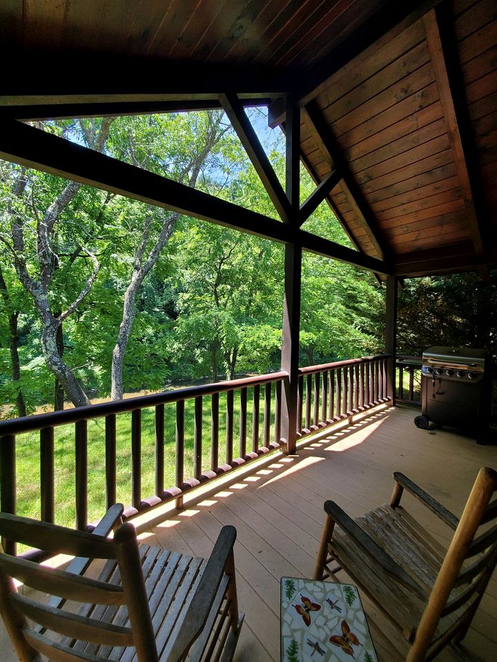 Tranquil Riverside Cabin Haven Near New River, Virginia