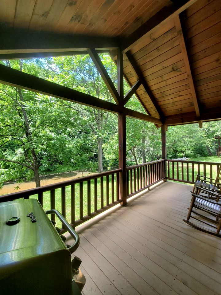 Blissful Riverside Cabin Retreat Near New River, Virginia