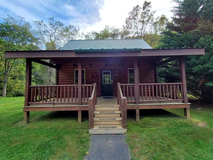 Cabins (United States of America, Galax, Virginia)