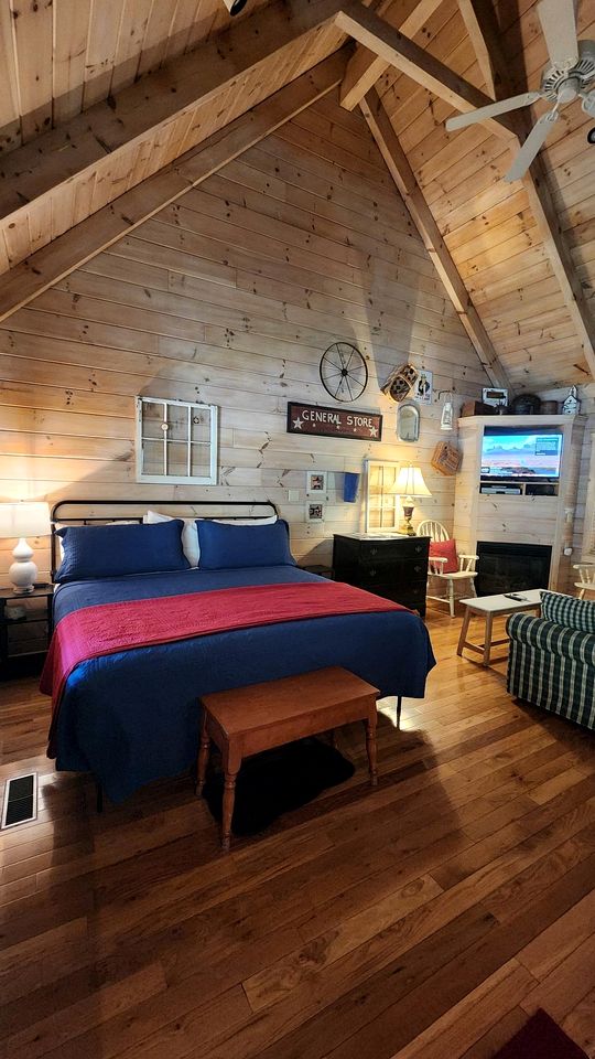 Nostalgic Riverside Cabin Haven Near New River, Virginia