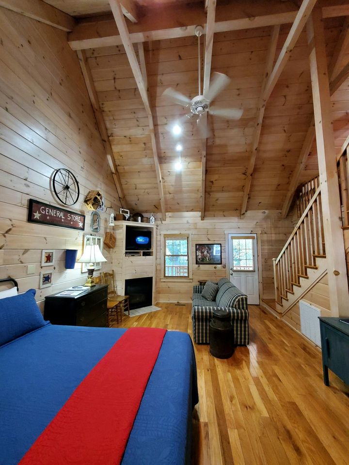 Nostalgic Riverside Cabin Haven Near New River, Virginia